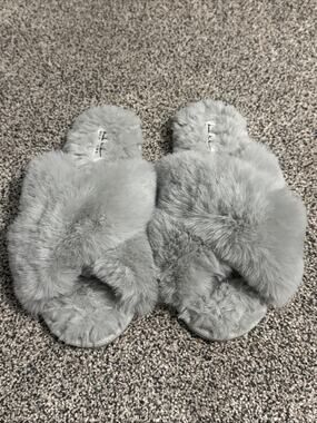 Faux Fur Fuzzy Cozy Slippers Nicole Miller Gray Sherpa Slippers M 6.5-7.5